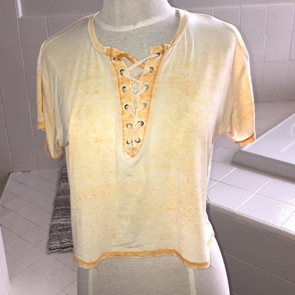 Yellow cropped shirt with cross detail in front